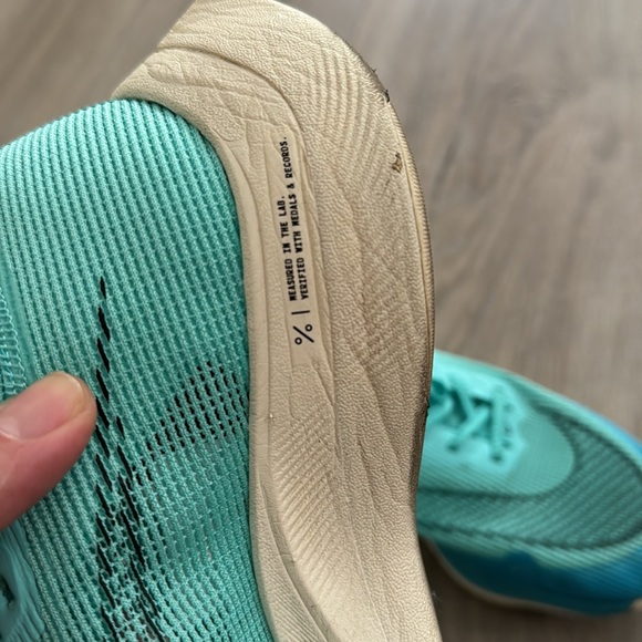 Nike Vaporfly zoomx size 7.5 color green. Used 2 times perfect condition - Picture 7 of 9